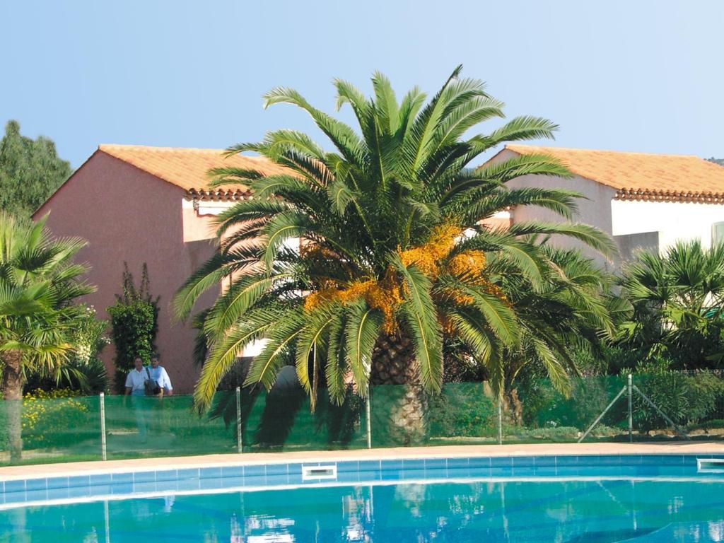 Lagrange Vacances Le Domaine D'Azur Et Tahiti Park 르 라방두 객실 사진