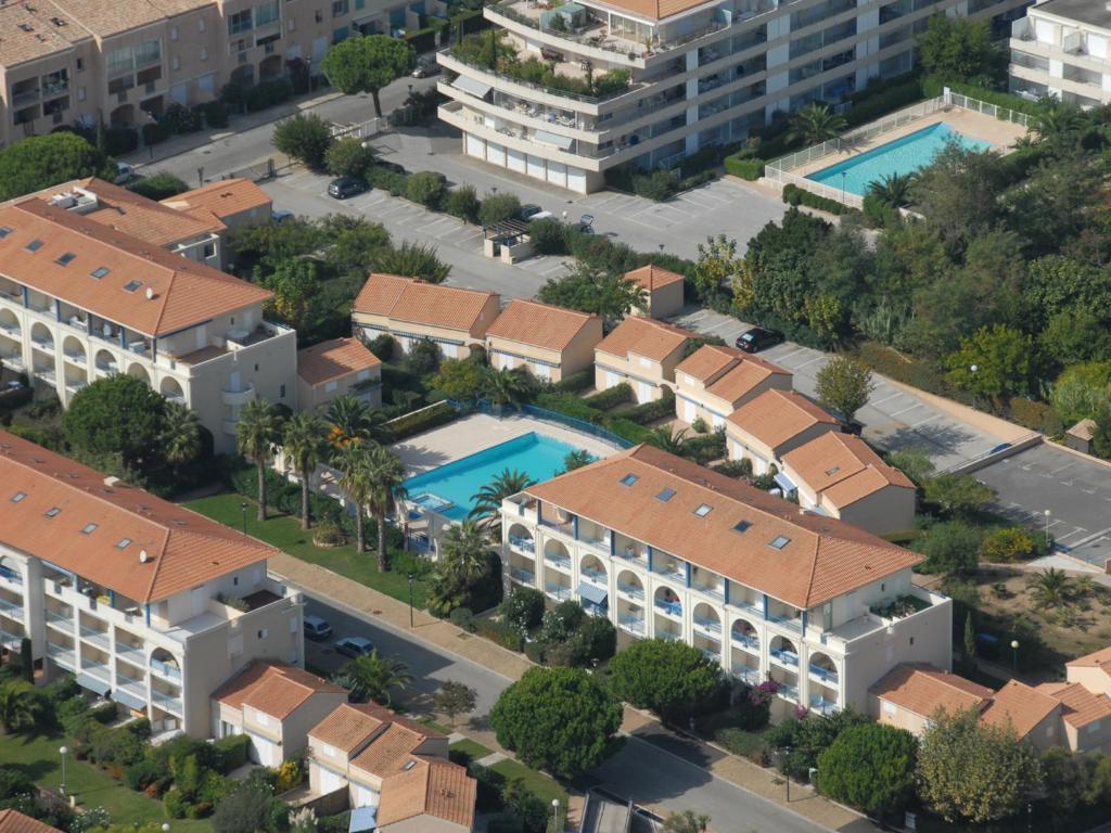 Lagrange Vacances Le Domaine D'Azur Et Tahiti Park 르 라방두 객실 사진